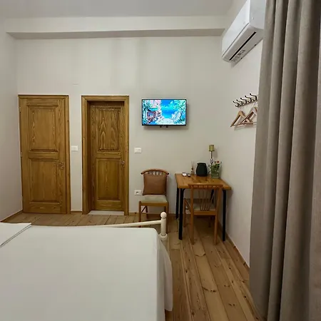 Porta E Gjelber 3* Përmet