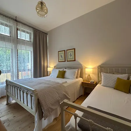 Porta E Gjelber Permet