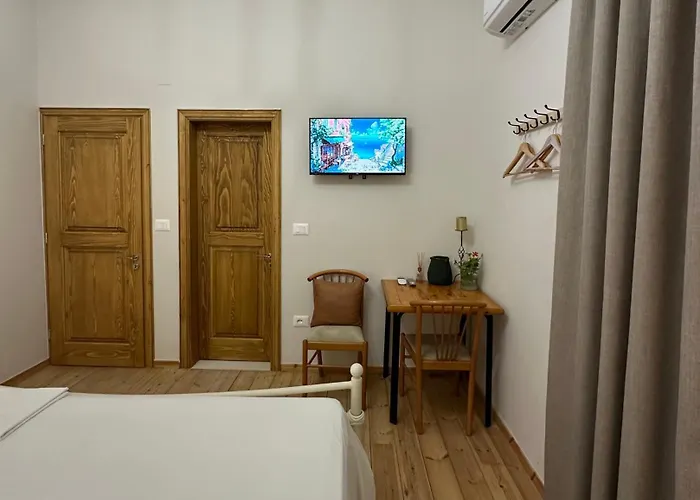 Porta E Gjelber 3* Permet