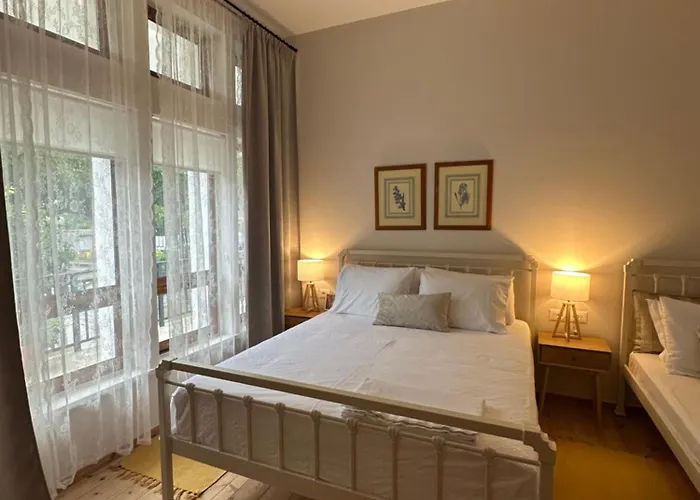 Guest house Porta E Gjelber 3*