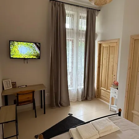 Guest house Porta E Gjelber 3*